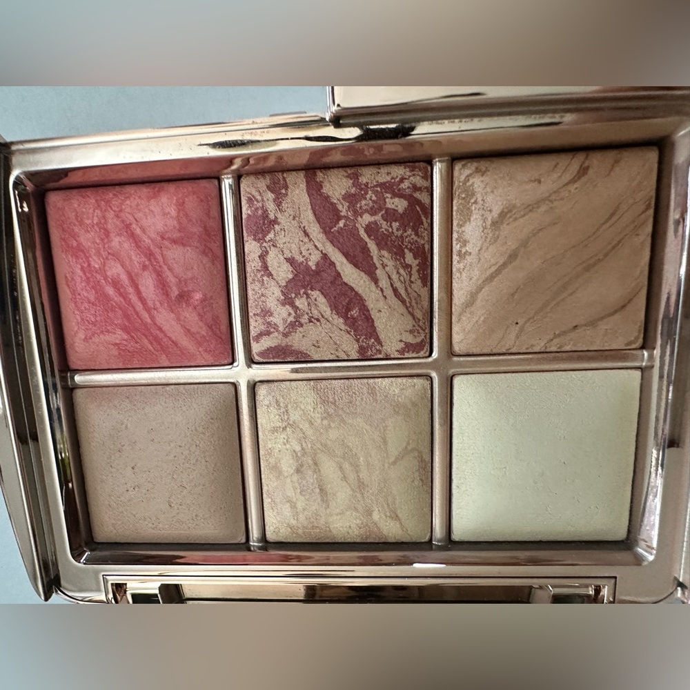 Hourglass Lighting Edit Volume 3 face palette